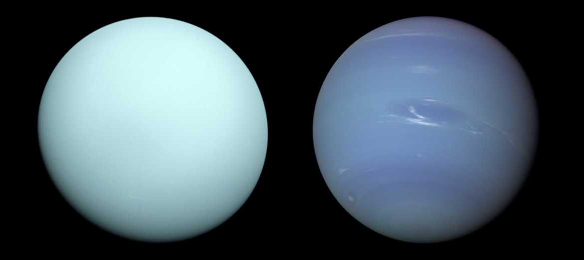 Zwei blaue Planeten nebeneinander